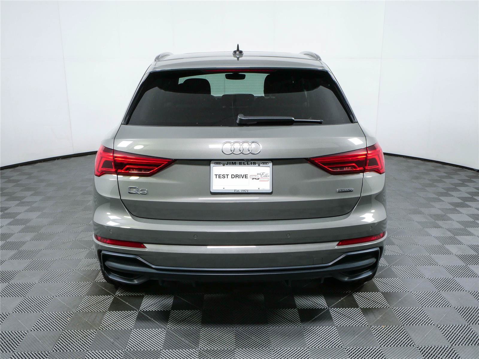 Used 2019 Audi Q3 2.0T Premium Plus w/ Premium Plus Package AWD/4WD image 28