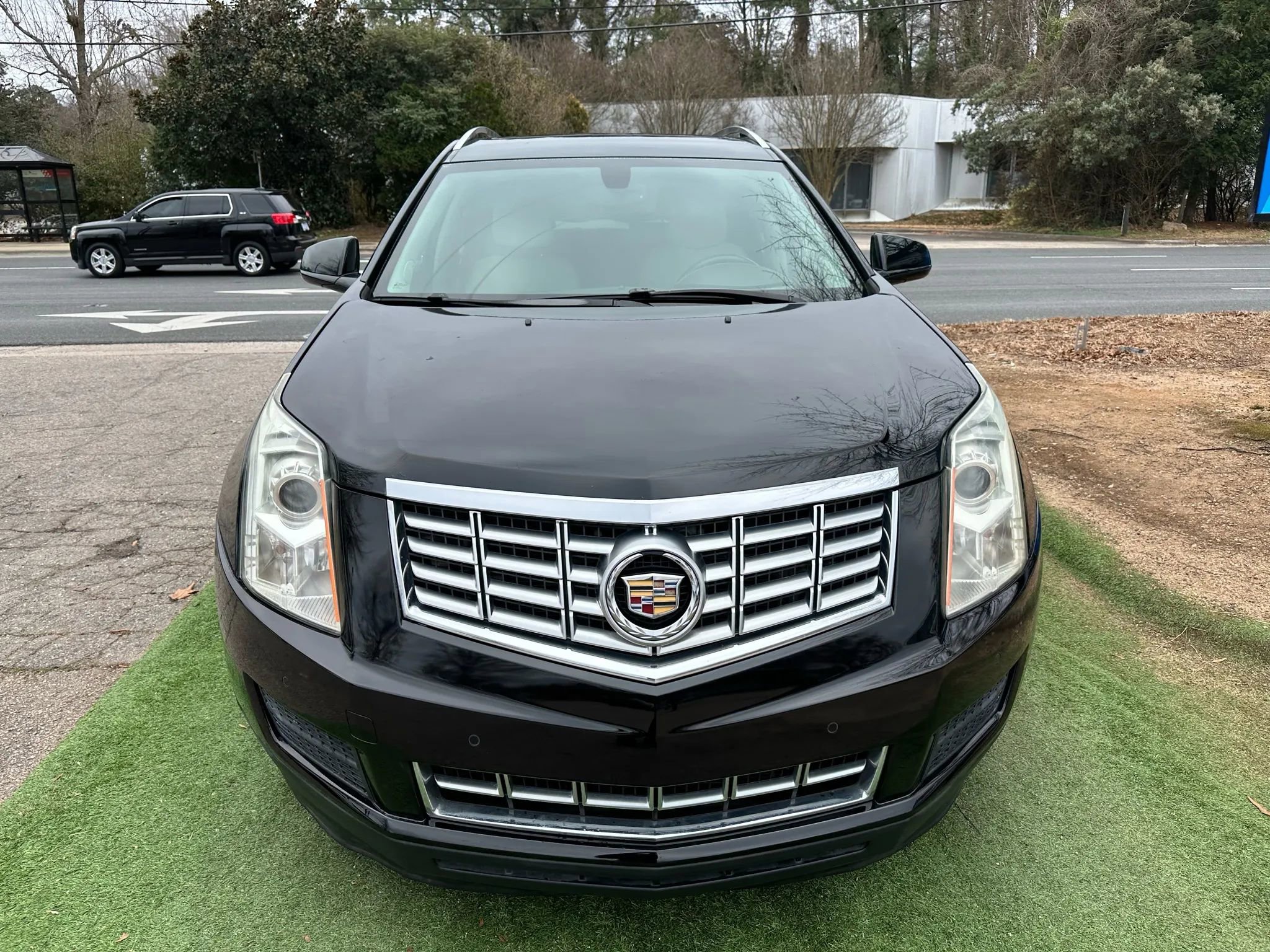 Used 2016 Cadillac SRX Luxury image 2