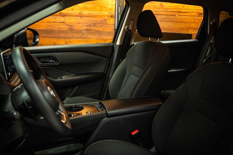 Used 2024 Nissan Rogue S FWD image 9