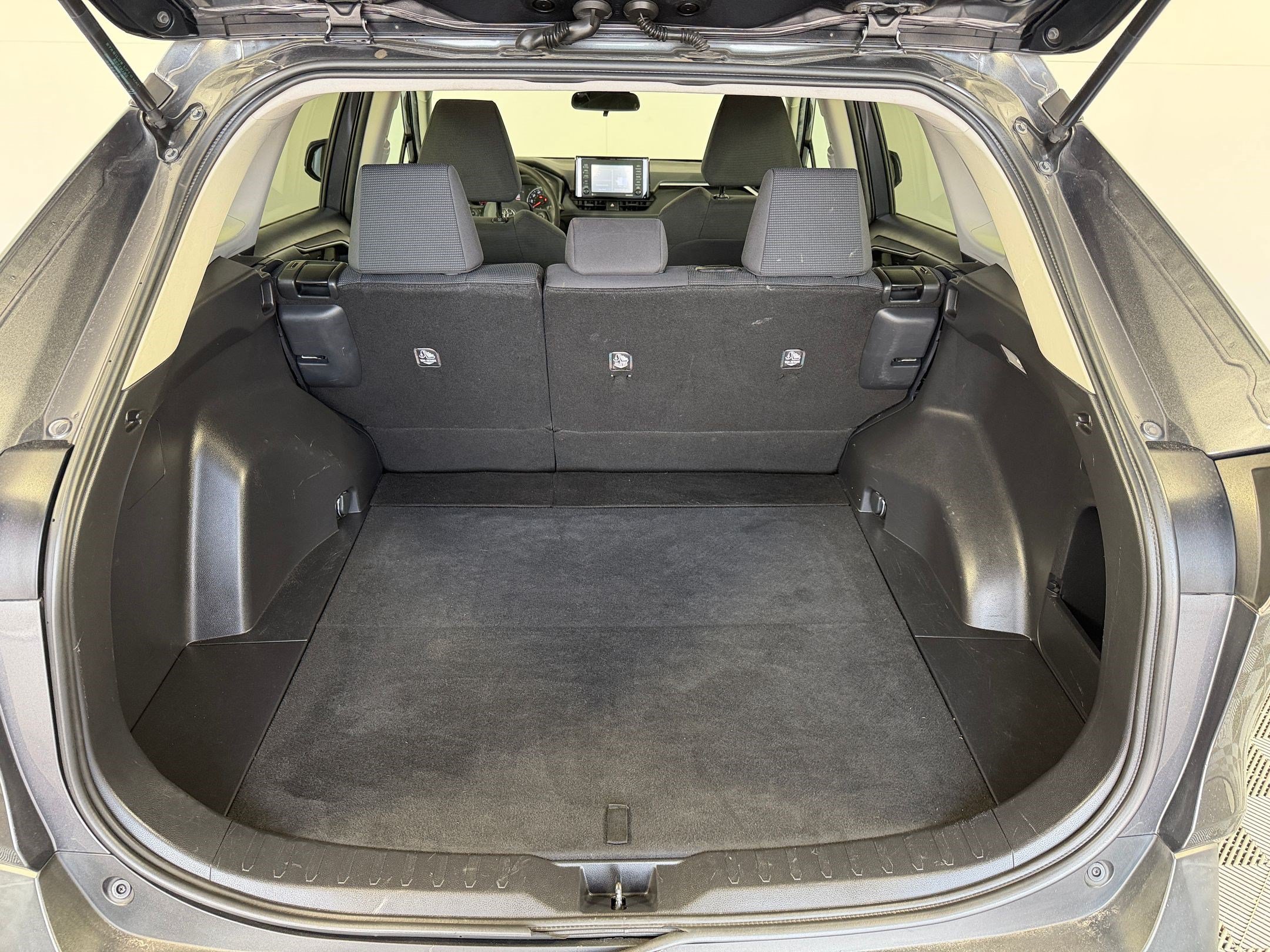 Used 2021 Toyota RAV4 LE FWD image 23