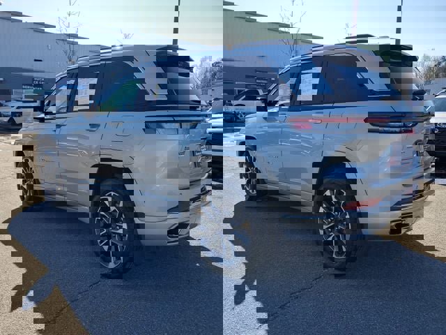 Certified 2022 Jeep Grand Cherokee Overland w/ Luxury Tech Group IV image 6