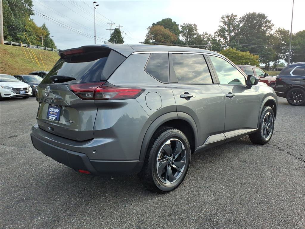 Used 2024 Nissan Rogue SV AWD/4WD image 3