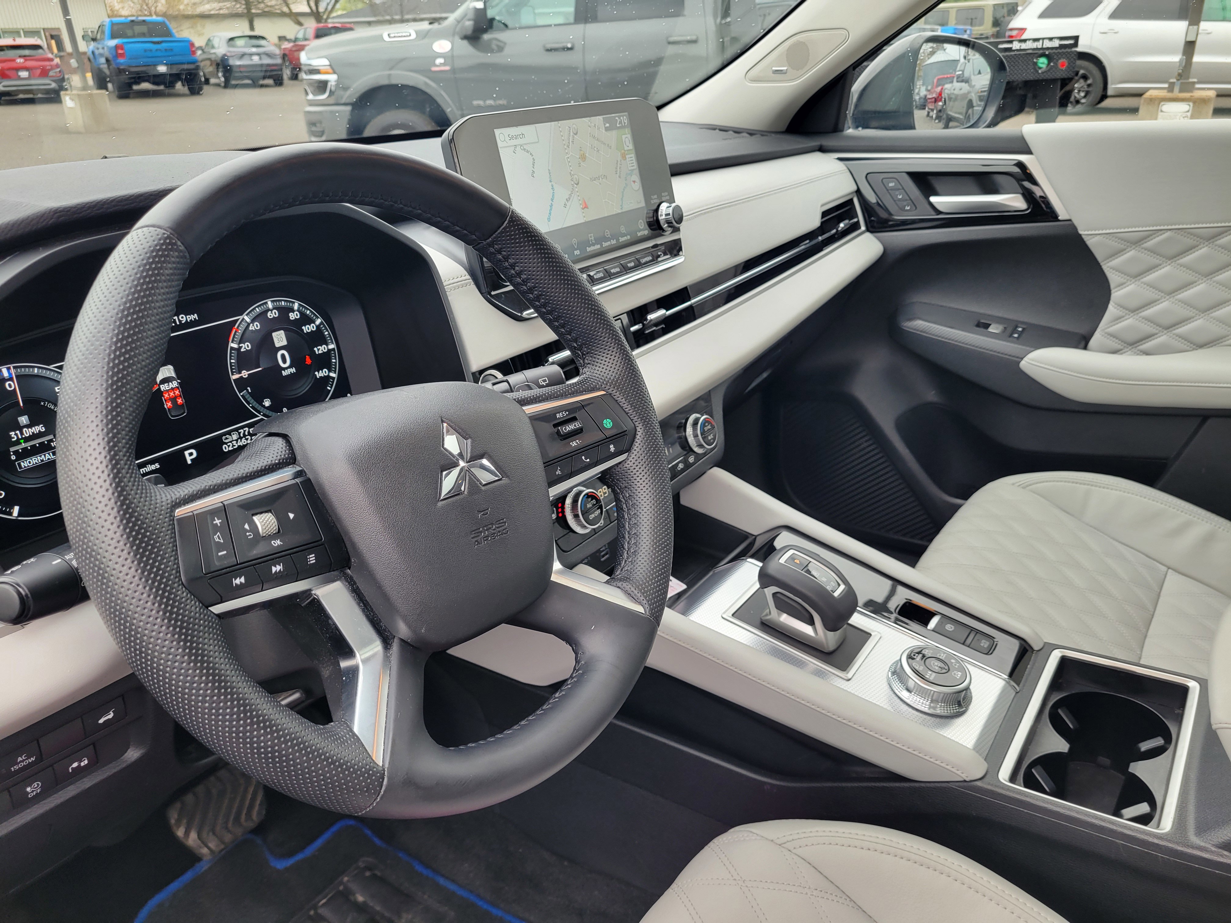 Used 2024 Mitsubishi Outlander SEL image 6