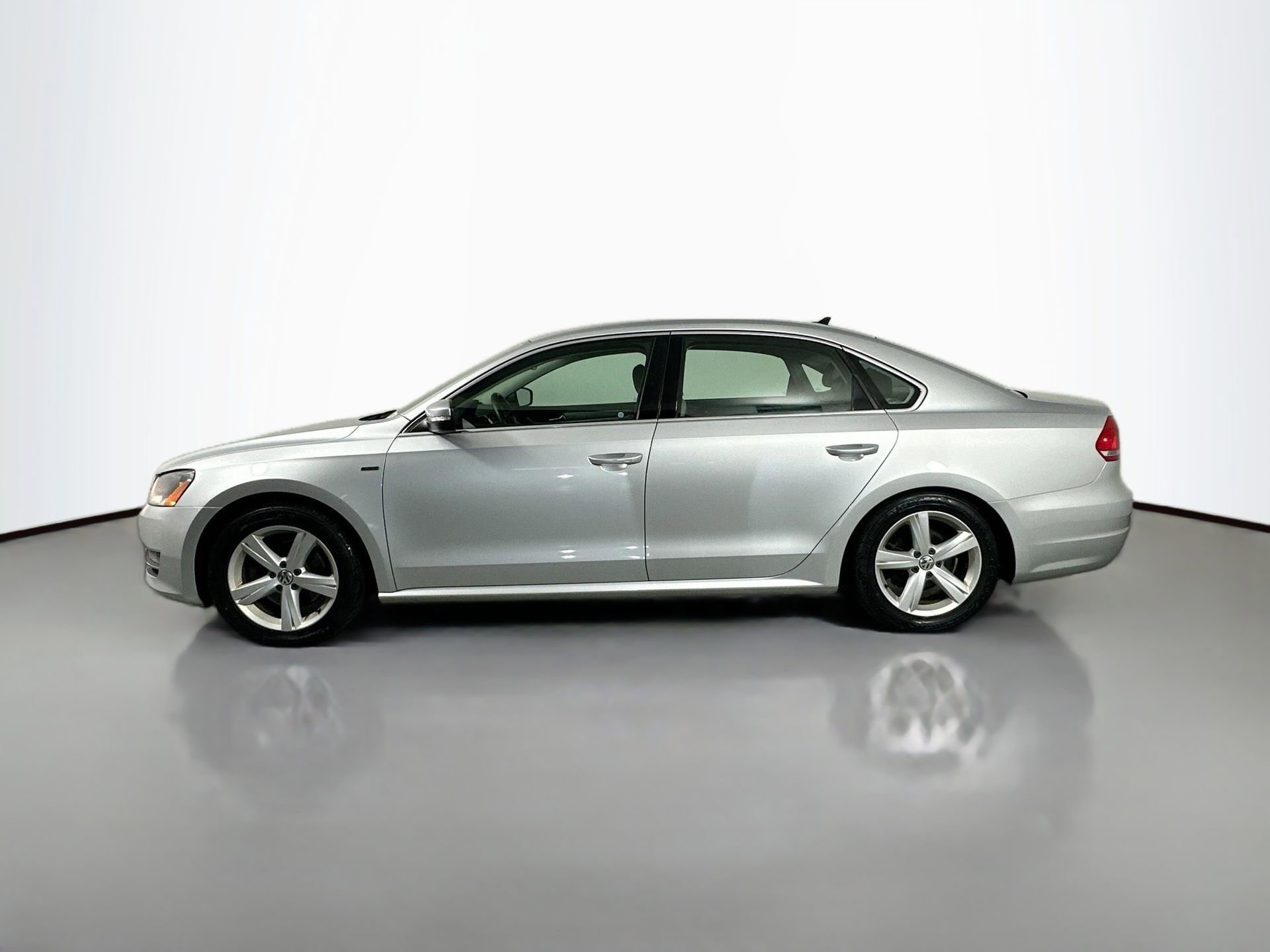 Used 2015 Volkswagen Passat 1.8T Limited Edition image 8