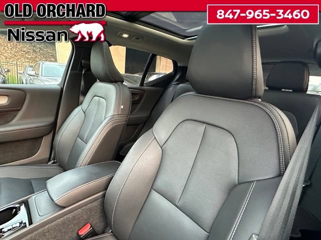 Used 2025 Volvo XC40 B5 Plus AWD/4WD image 11