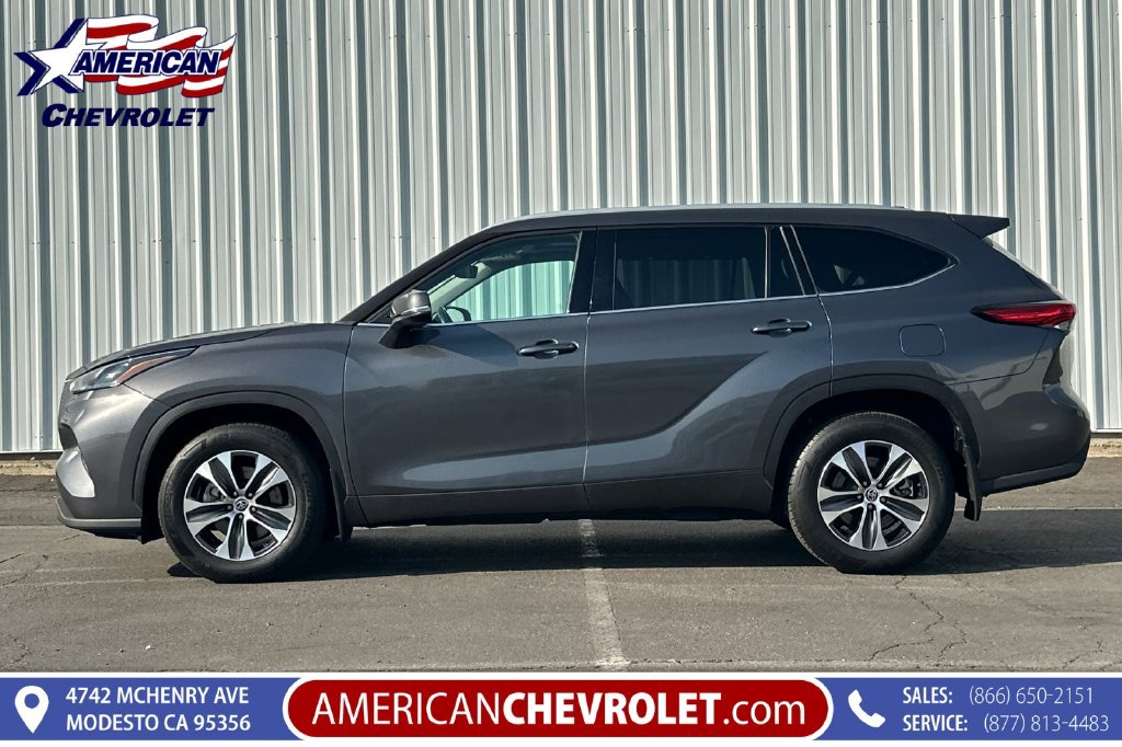 Used 2022 Toyota Highlander XLE AWD/4WD image 7