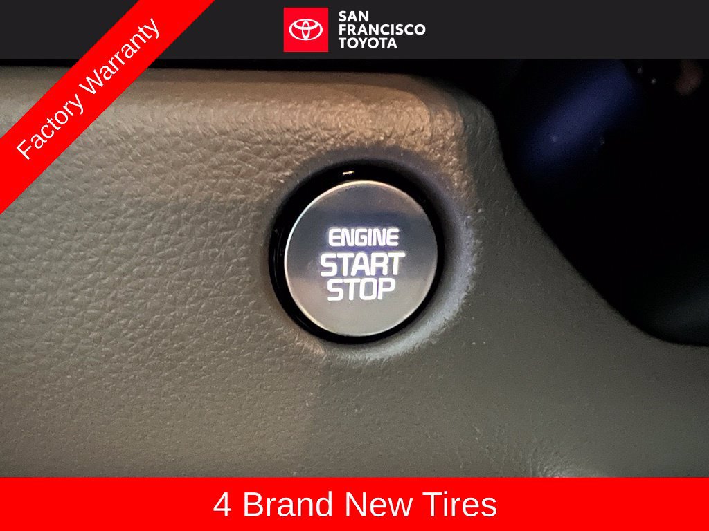 Used 2025 Kia Carnival EX FWD image 25