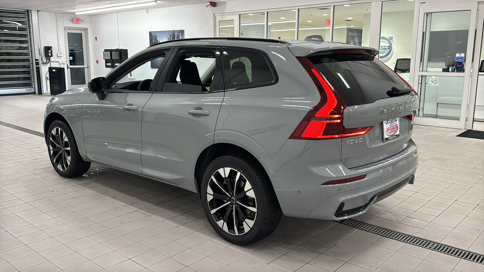 New 2027 Volvo XC60 T8 Plus AWD/4WD image 7