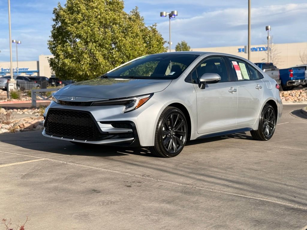 Used 2026 Toyota Corolla SE FWD image 3