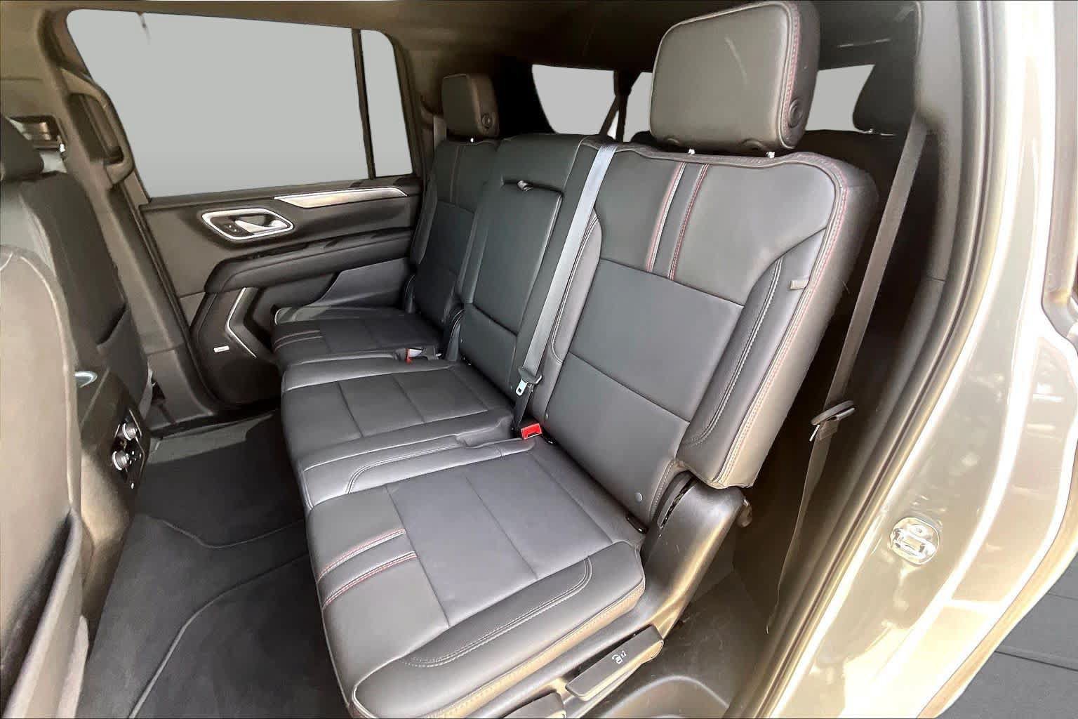Used 2024 Chevrolet Suburban RST RWD image 20