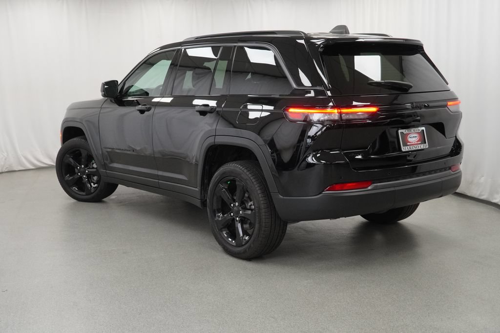Certified 2026 Jeep Grand Cherokee Limited w/ Limited Altitude Package AWD/4WD image 18