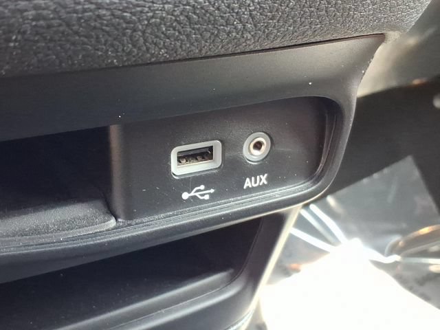 Used 2020 Chrysler Pacifica Limited w/ Advanced Safetytec Group FWD image 12