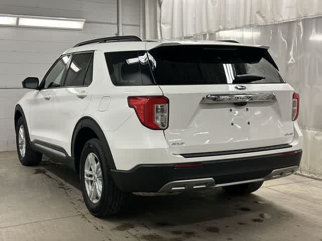 Used 2024 Ford Explorer XLT w/ Equipment Group 202A AWD/4WD image 21