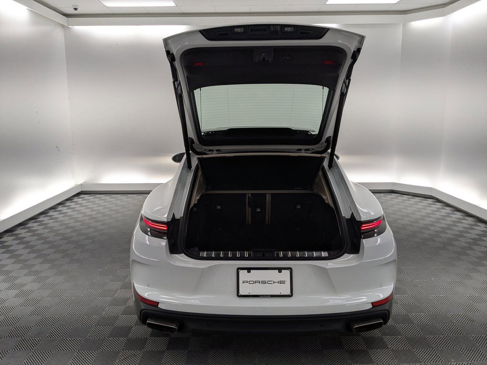Certified 2024 Porsche Panamera 4 image 11