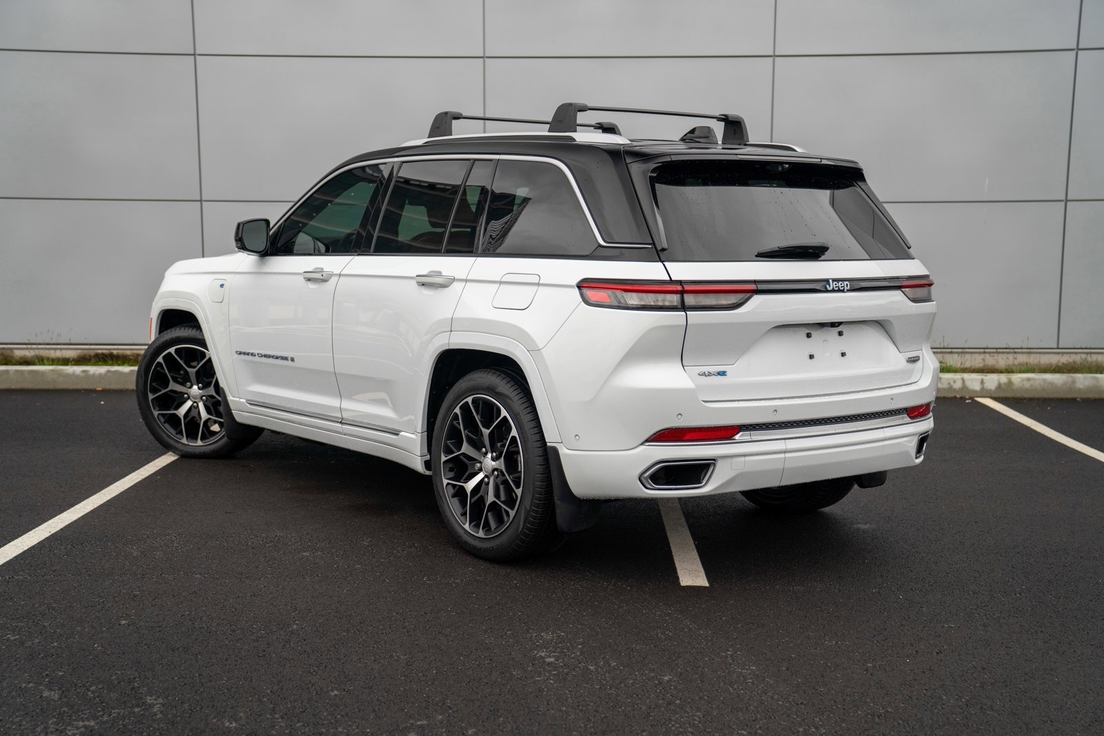 Used 2023 Jeep Grand Cherokee Summit image 3