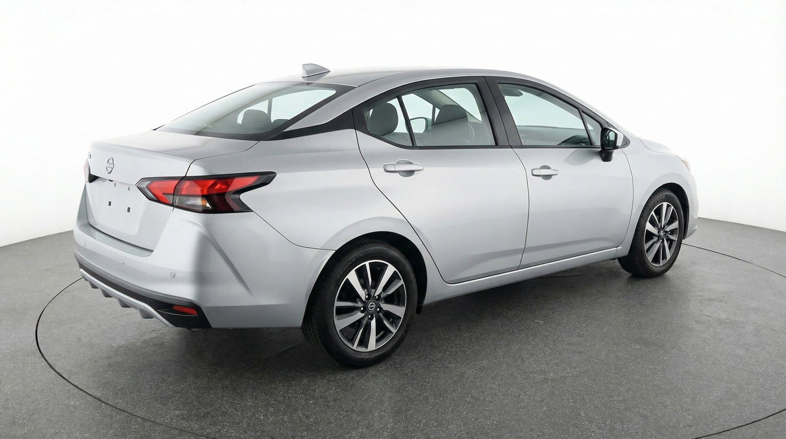 Used 2025 Nissan Versa SV image 9