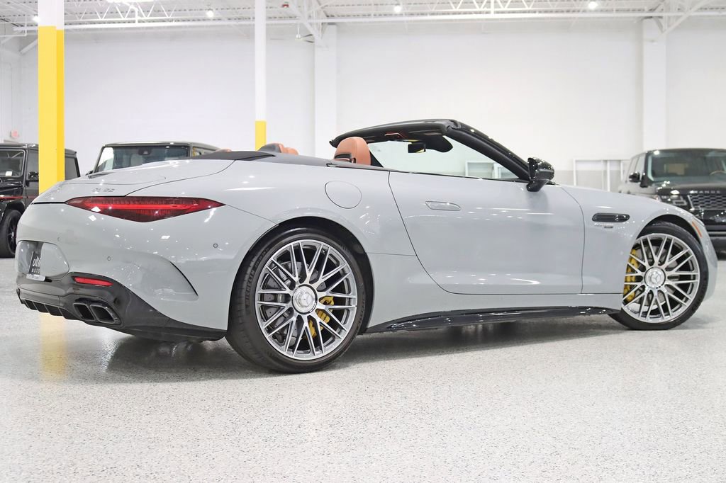 Used 2022 Mercedes-Benz SL 55 AMG 4MATIC w/ Driver Assistance Package image 11