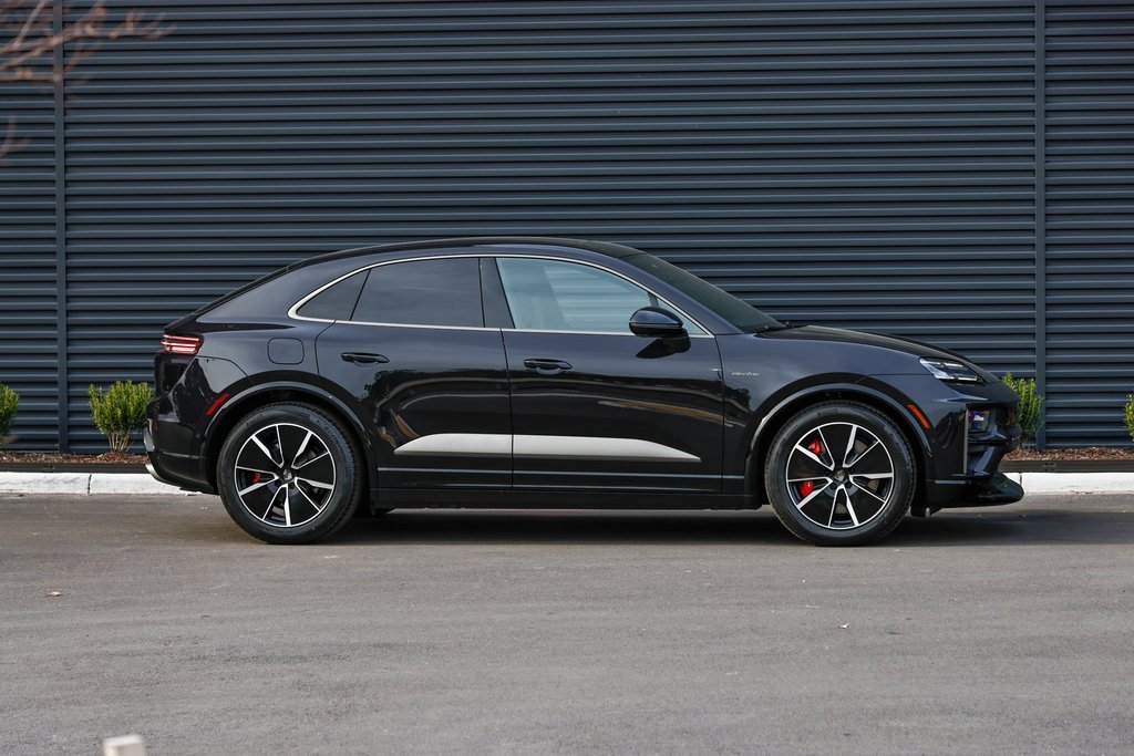 New 2025 Porsche Macan Turbo Electric image 8