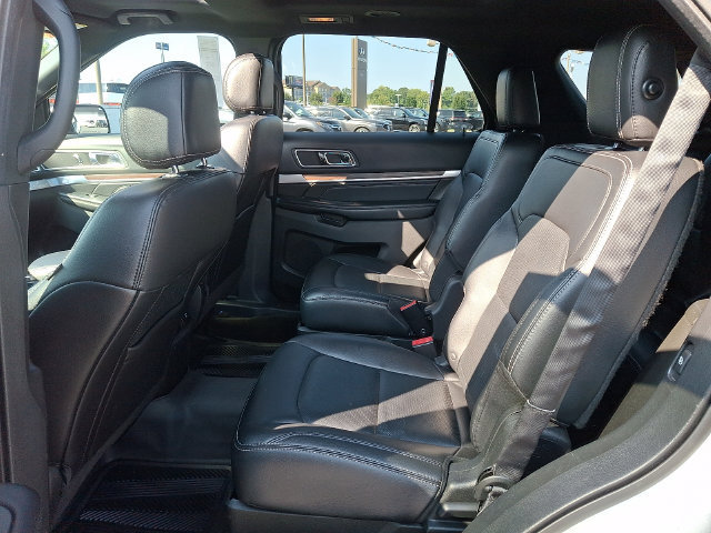 Used 2017 Ford Explorer Limited w/ Equipment Group 301A FWD image 10