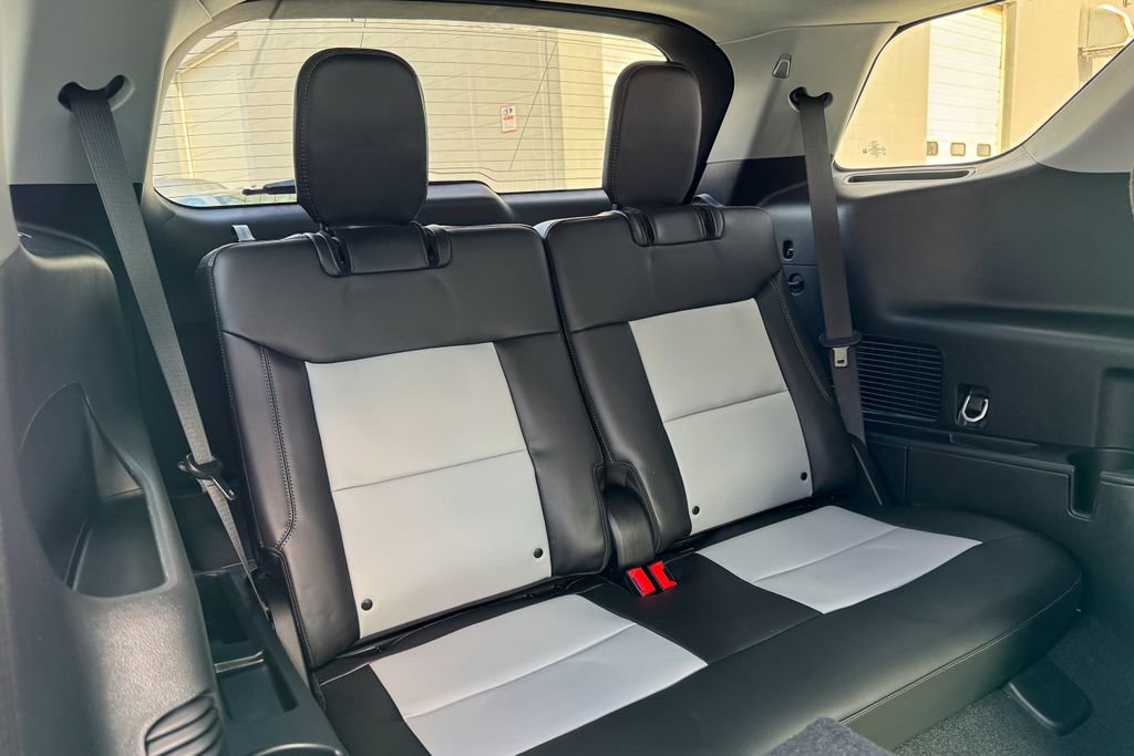 Certified 2024 Ford Explorer XLT w/ Equipment Group 202A image 16