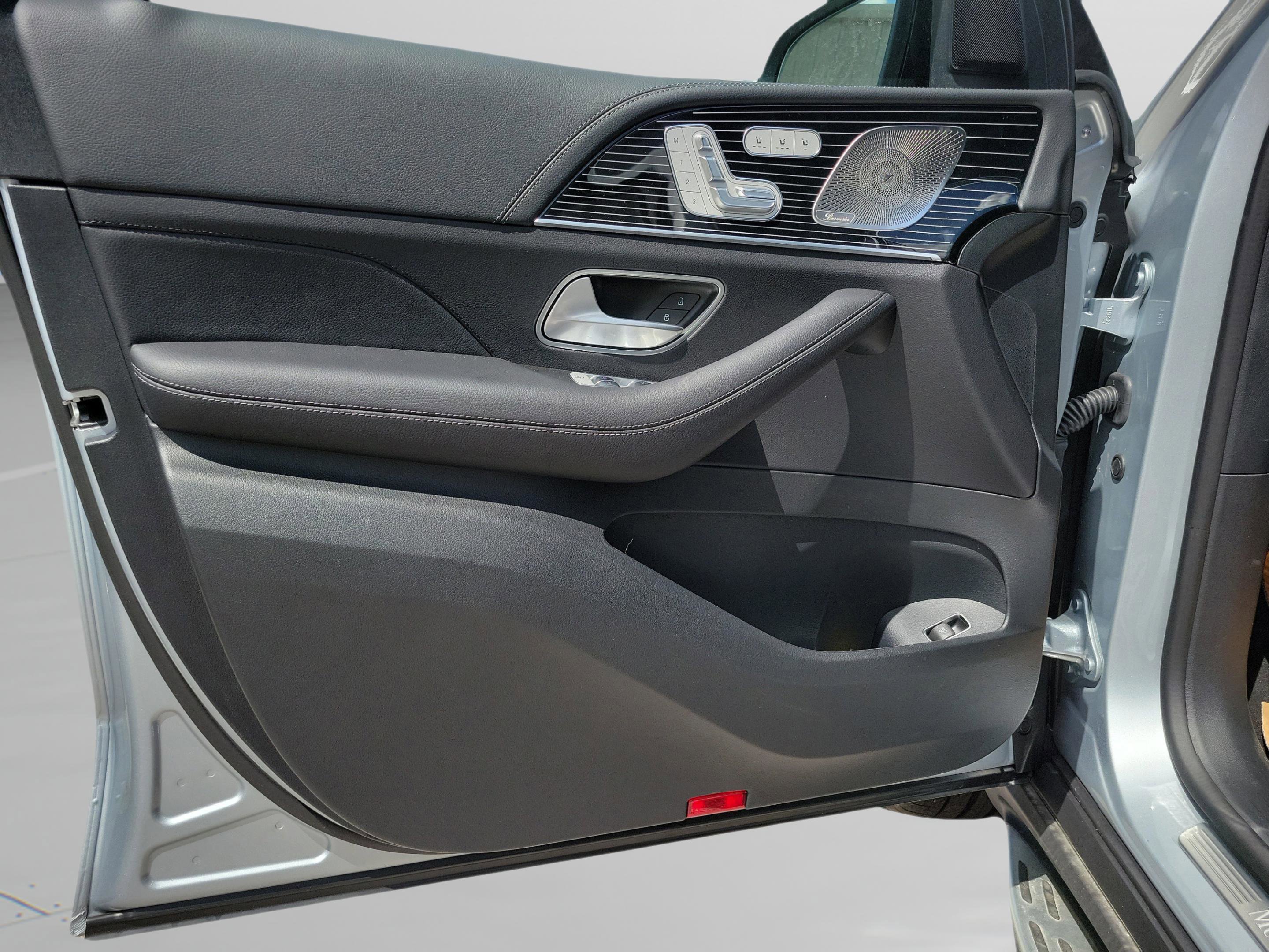 New 2026 Mercedes-Benz GLS 580 4MATIC image 21