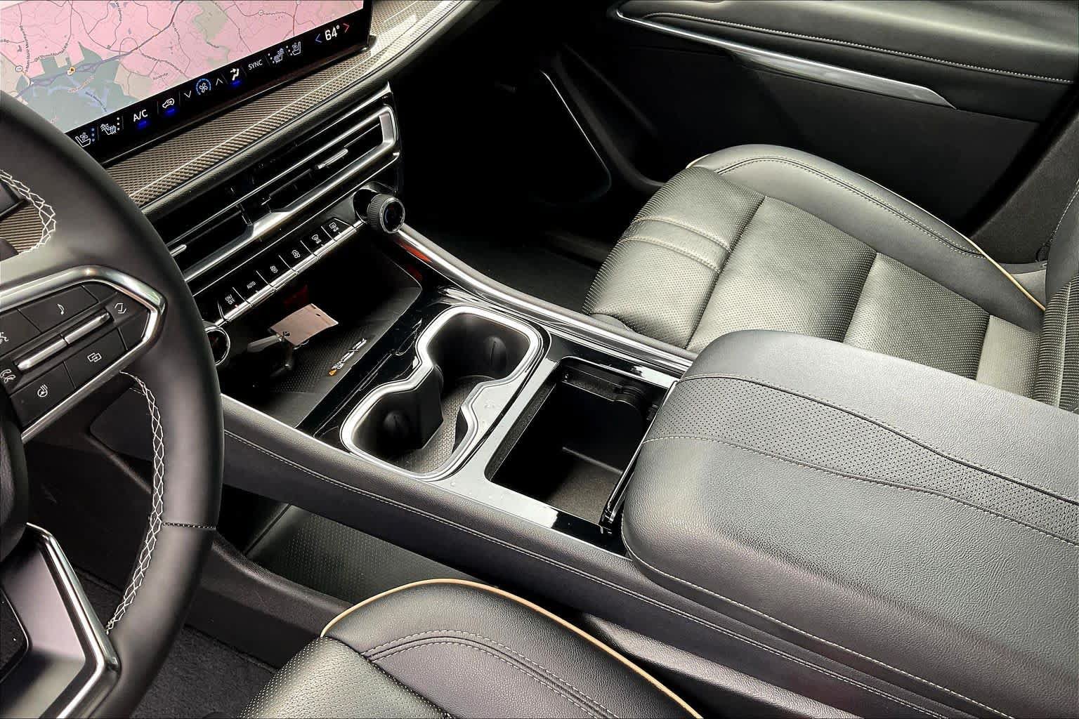 Used 2025 Chevrolet Traverse High Country w/ LPO, Floor Liner Package FWD image 33