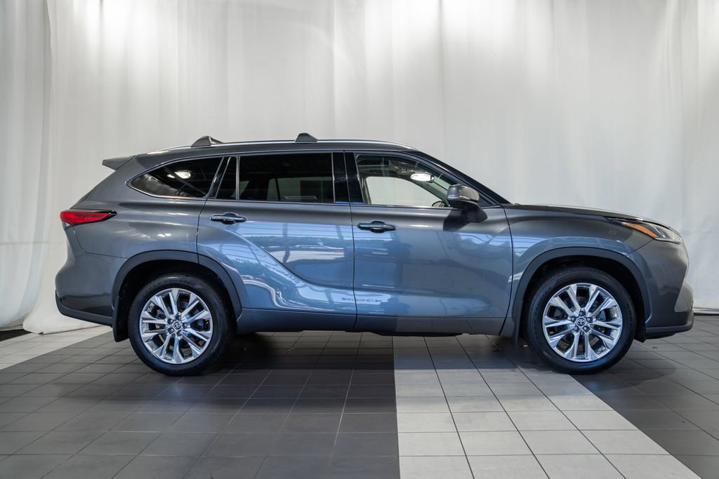 Used 2023 Toyota Highlander Limited AWD/4WD image 3