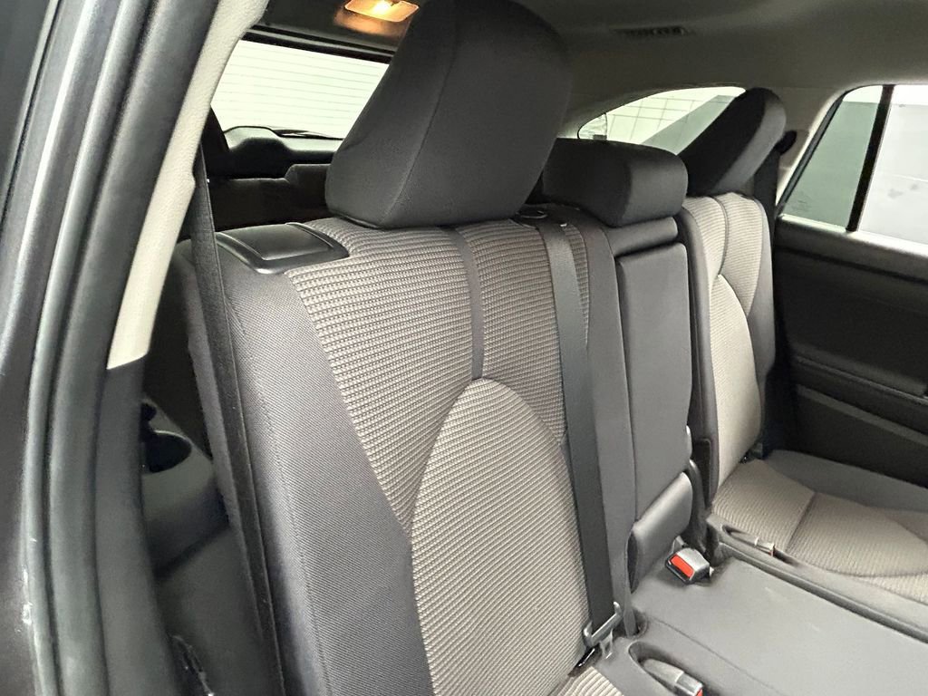 Used 2024 Toyota Highlander LE image 33