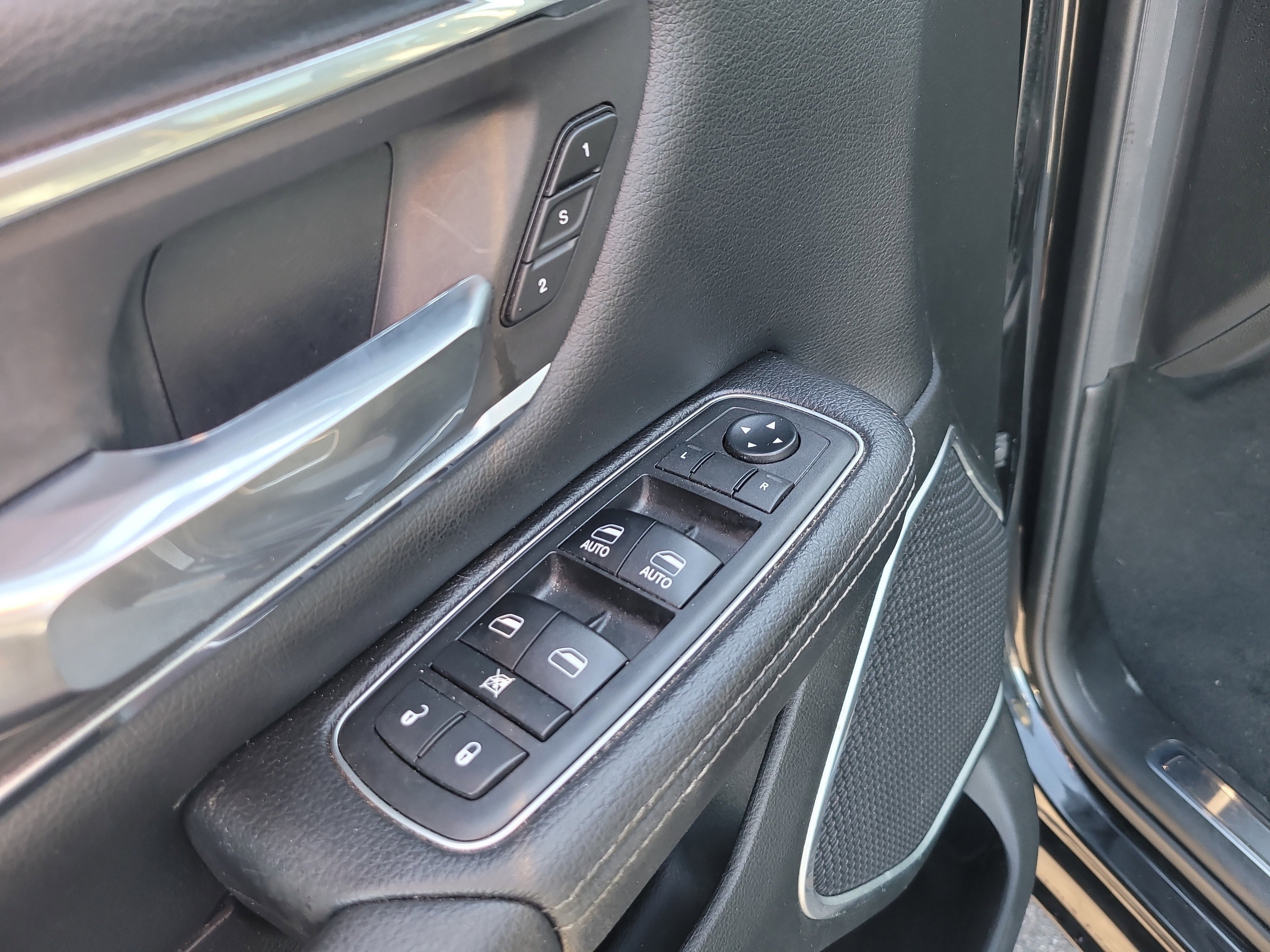 Used 2019 RAM 1500 Laramie image 17