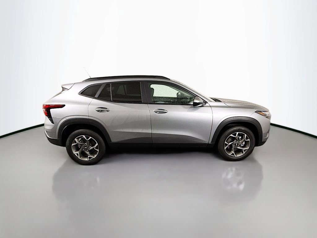 New 2026 Chevrolet Trax LT w/ Driver Confidence Package FWD image 8