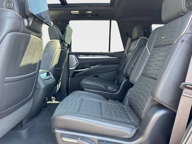 Certified 2025 Cadillac Escalade Sport Platinum w/ LPO, Floor Liner Package AWD/4WD image 15