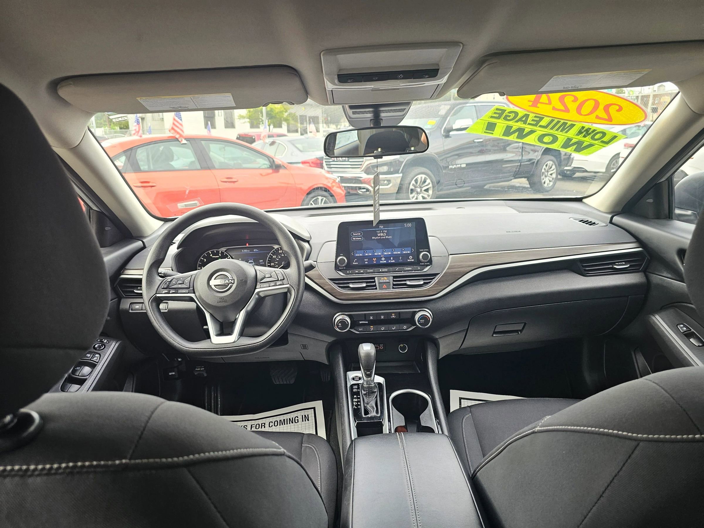 Used 2024 Nissan Altima 2.5 SV image 13
