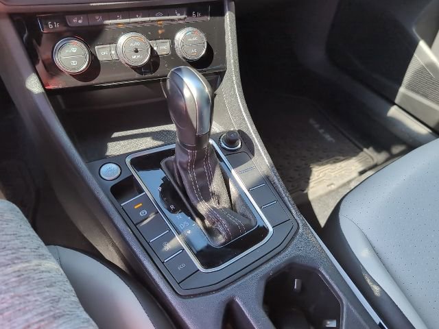 Certified 2021 Volkswagen Jetta R-Line w/ R-Line Cold Weather Package image 21