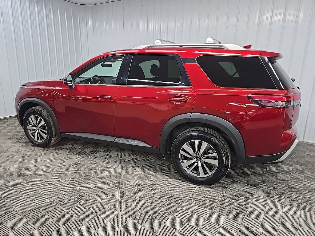 Used 2023 Nissan Pathfinder SL w/ Lighting Package (N92) image 4