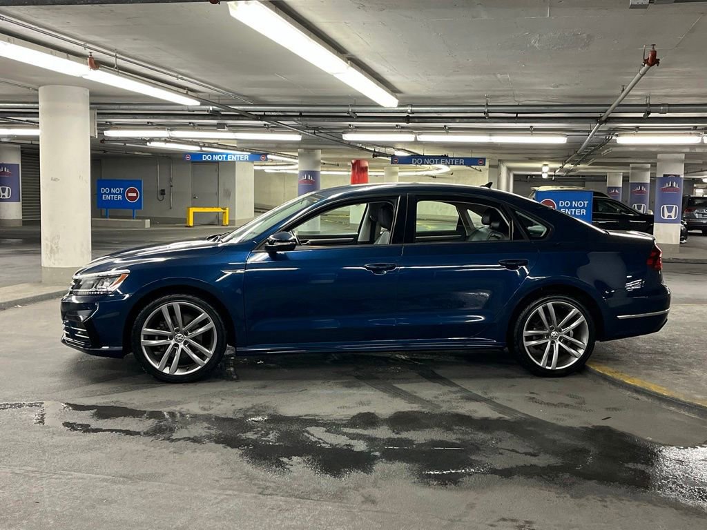 Used 2018 Volkswagen Passat 2.0T R-Line w/ R-Line Lighting Package FWD image 26