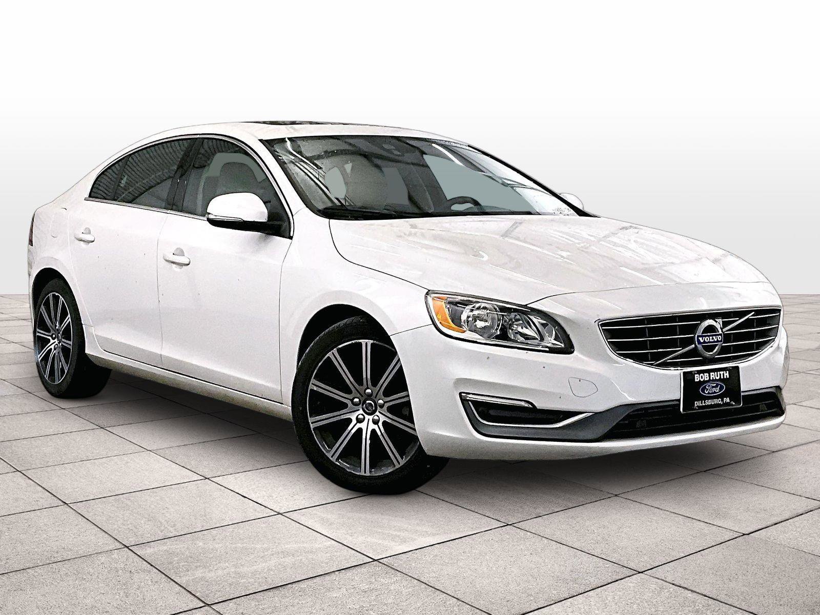 Used 2017 Volvo S60 T5 Inscription image 2