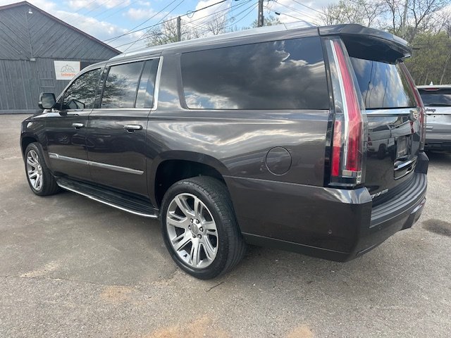 Used 2017 Cadillac Escalade ESV Luxury image 7