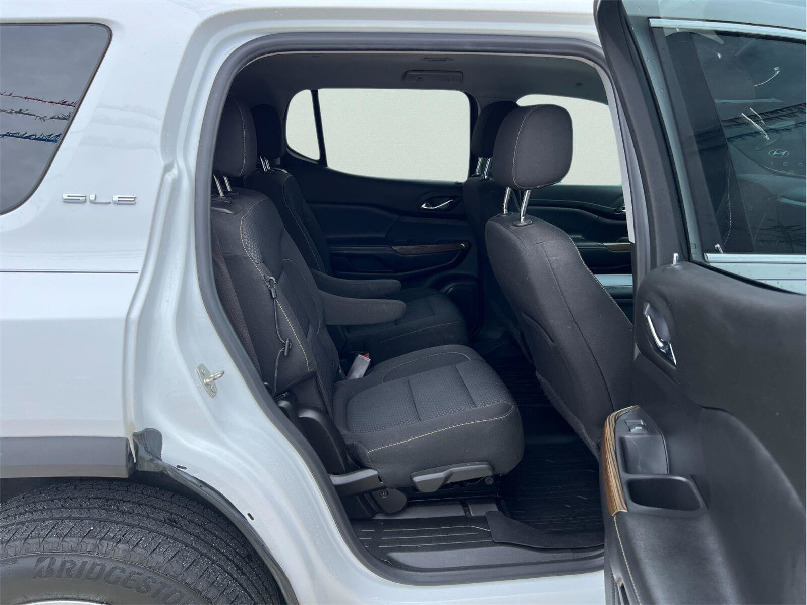 Used 2021 GMC Acadia SLE w/ LPO, Floor Liner Package FWD image 15