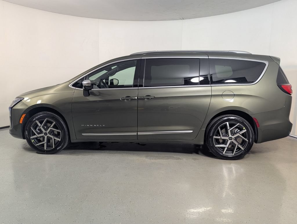 New 2027 Chrysler Pacifica Pinnacle w/ Theater Group AWD/4WD image 4