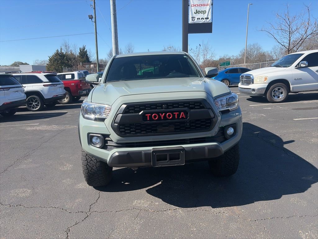 Used 2022 Toyota Tacoma TRD Off-Road image 2