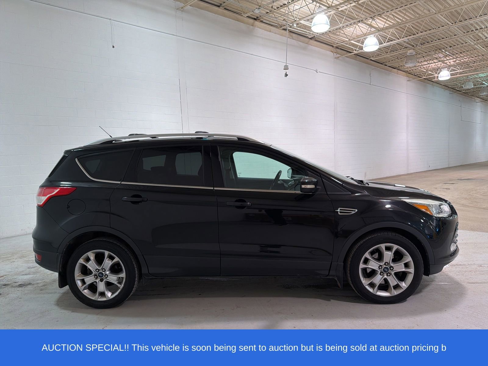 Used 2015 Ford Escape Titanium image 2