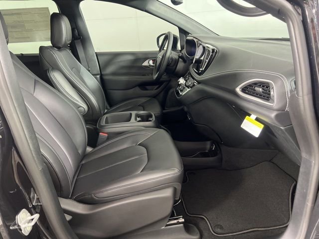 New 2026 Chrysler Pacifica Select FWD image 12
