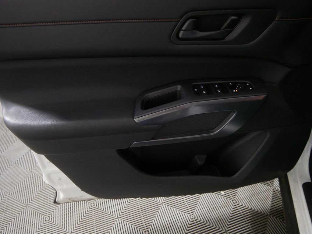 Used 2024 Nissan Pathfinder Rock Creek image 17