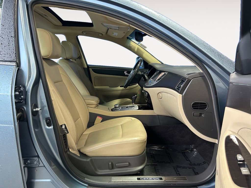 Used 2011 Hyundai Genesis 4.6 image 13