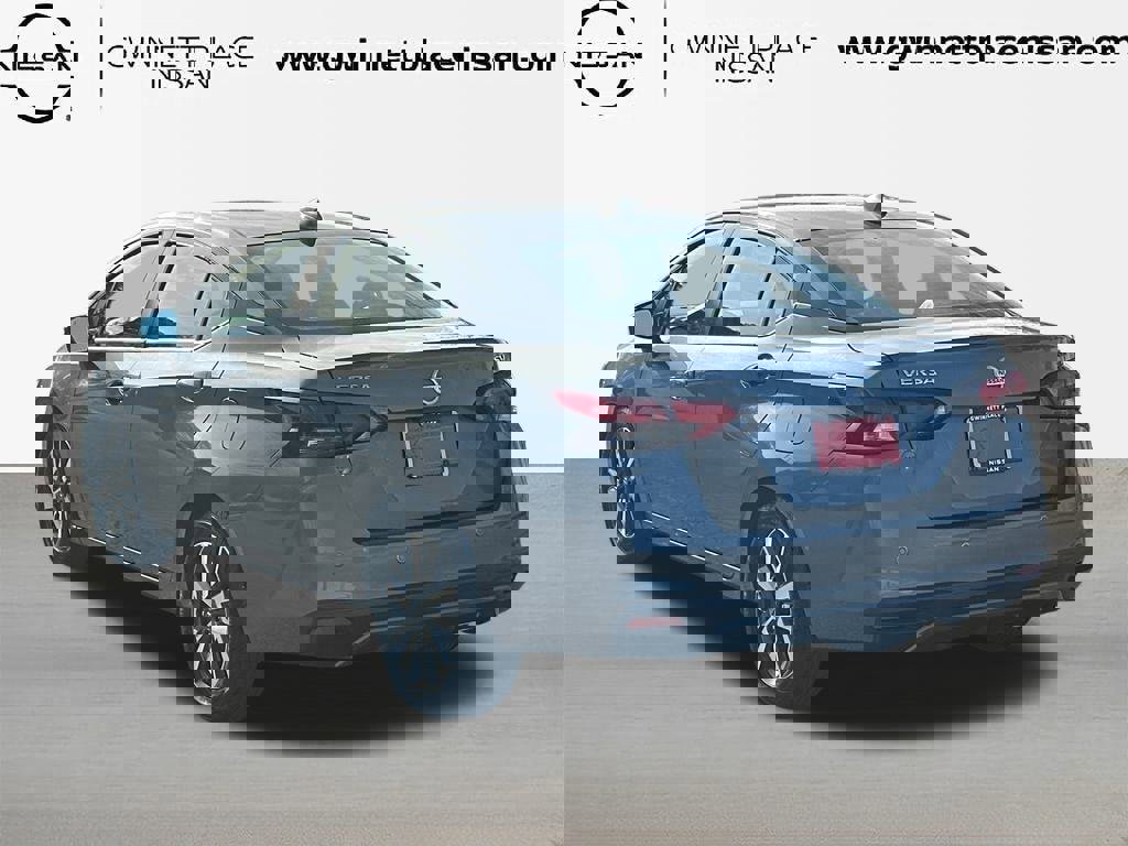 Used 2021 Nissan Versa SV image 7