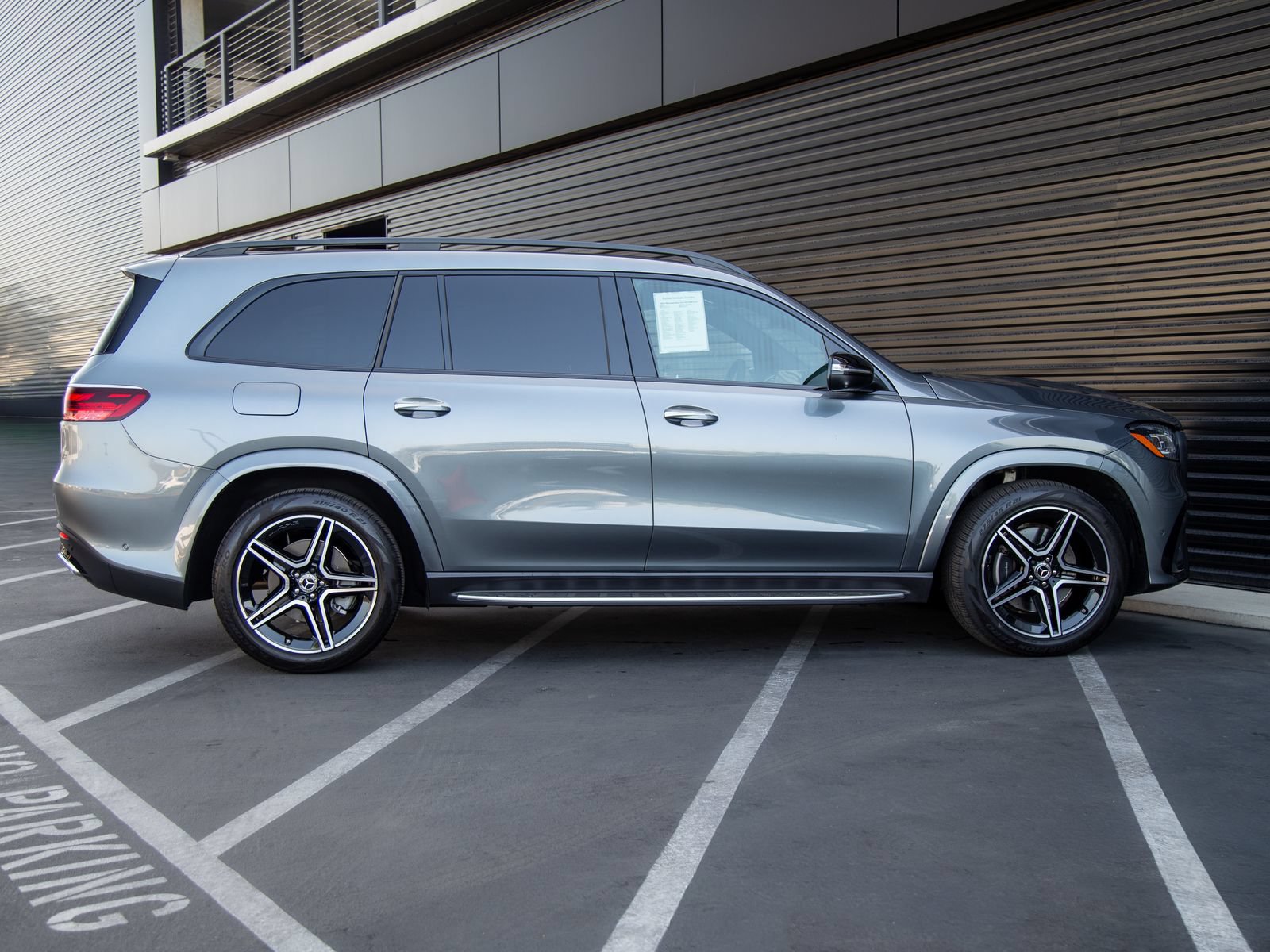Used 2024 Mercedes-Benz GLS 450 4MATIC image 8