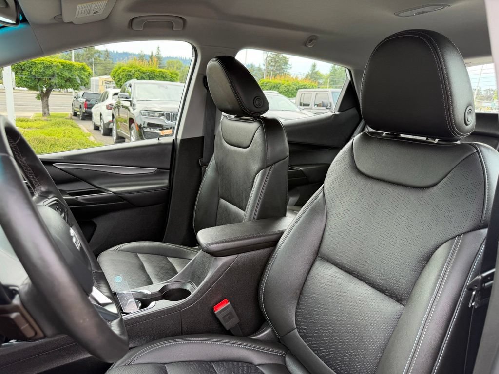 Used 2023 Chevrolet Bolt LT w/ Infotainment Package FWD image 16