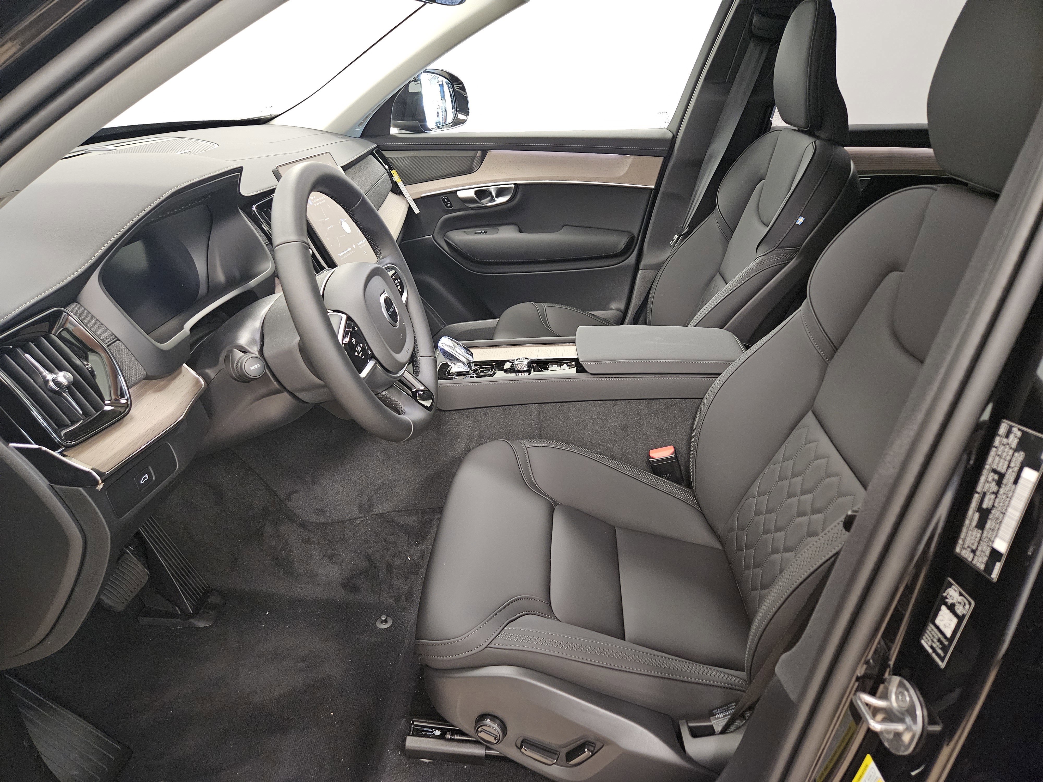 New 2026 Volvo XC90 B6 Plus w/ Protection Package Premier image 10