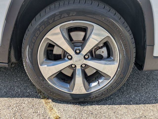 Used 2020 Jeep Cherokee Limited image 12