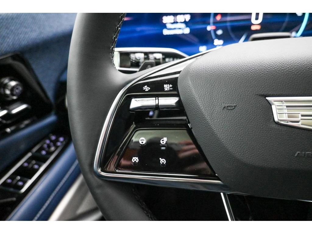 New 2026 Cadillac Optiq Luxury 2 image 24